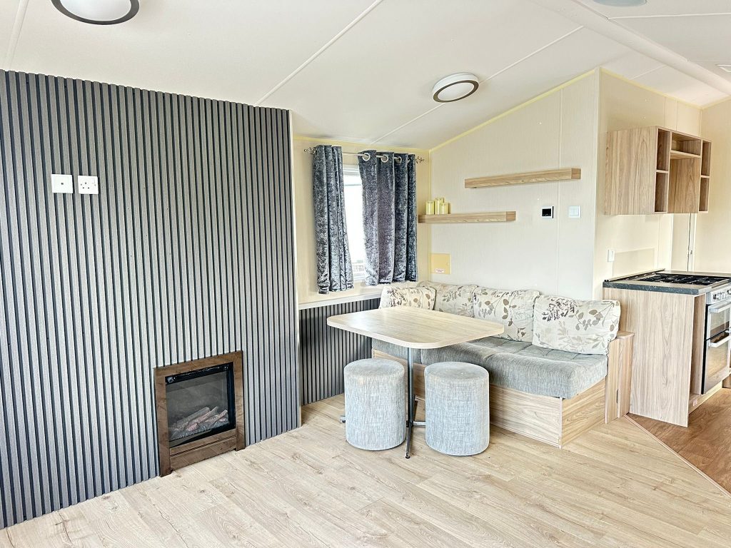 003 Salsa Eco dining