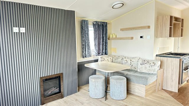 003 Salsa Eco dining