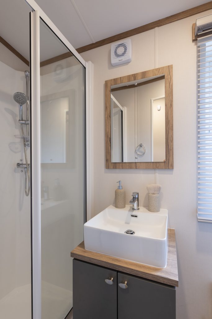 009 autograph Shower