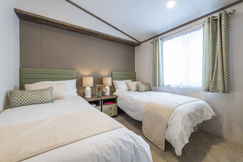 010 Harlington-Lodge