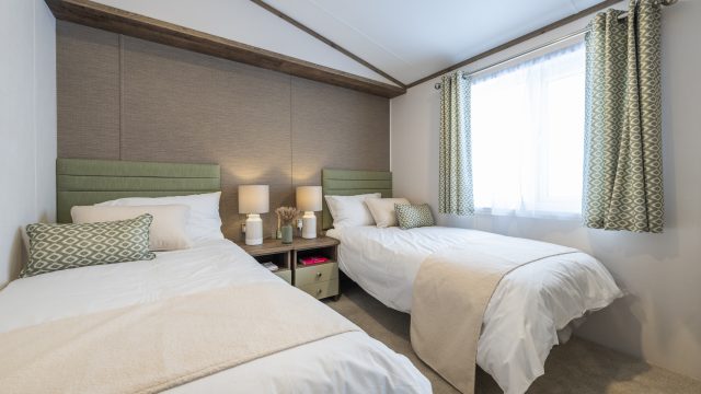 010 Harlington-Lodge