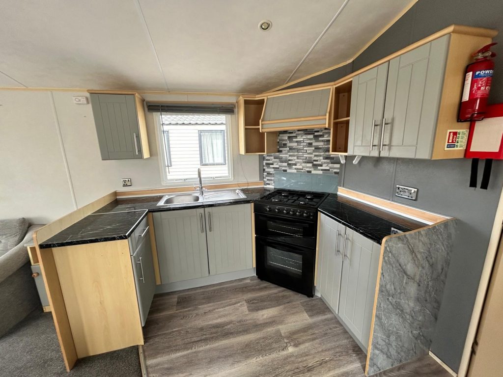 005 Richmond kitchen