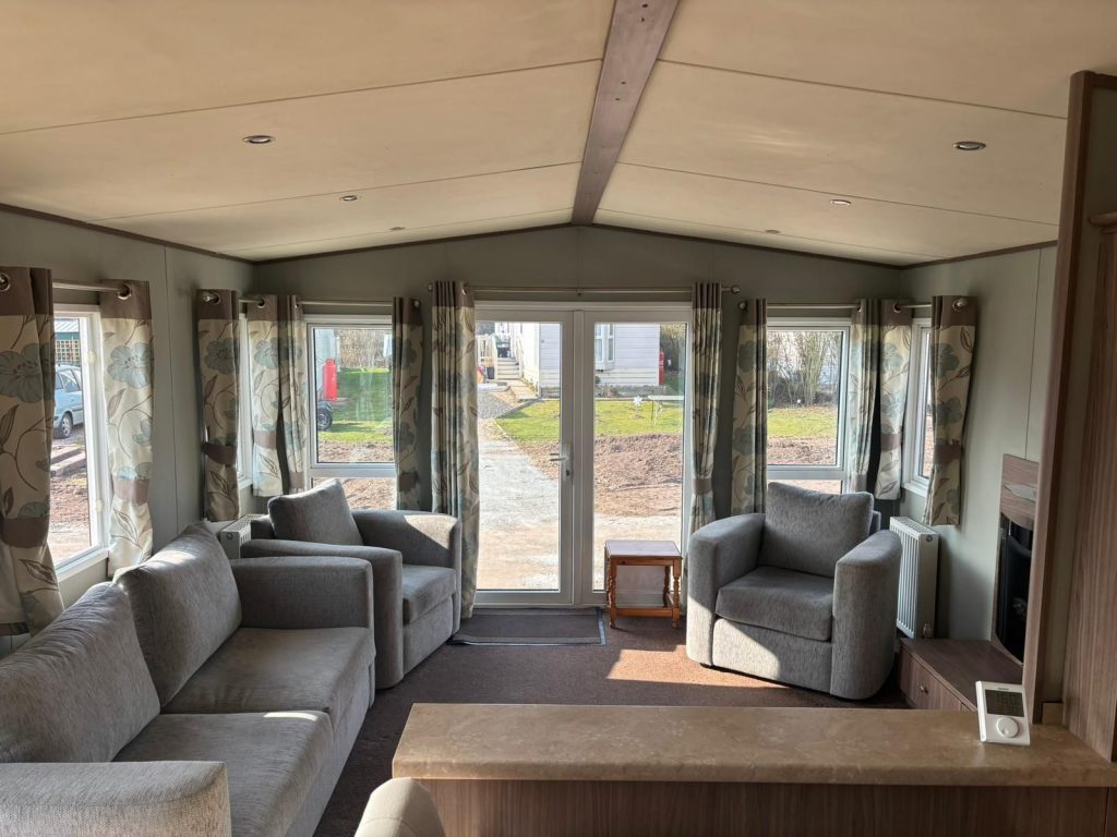 003 Ambleside lounge