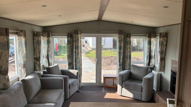 003 Ambleside lounge