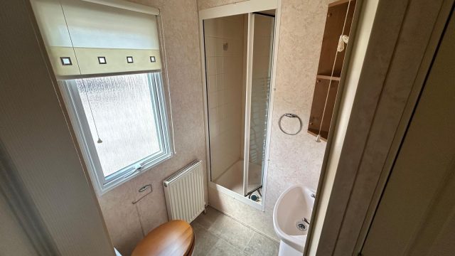 004 shower off twin bedroom