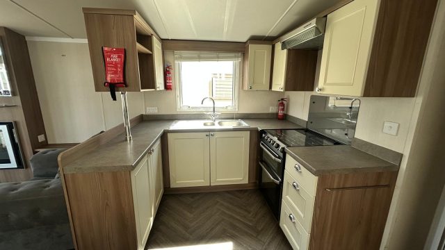 005 Bordeaux 40ft kitchen