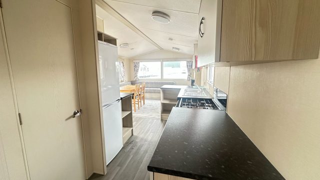 005 Moonstone 2 bed kitchen