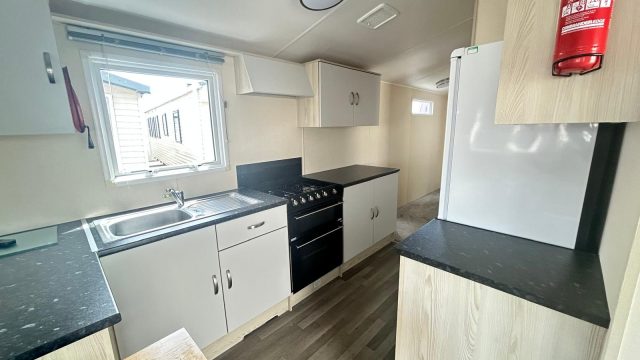 005 Moonstone kitchen