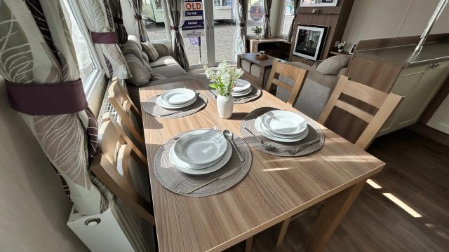 007 Bordeaux Exc dining