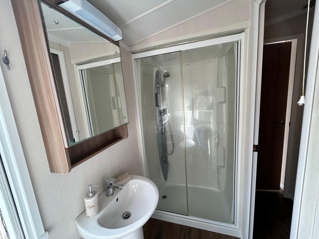 007 Bordeaux exc shower