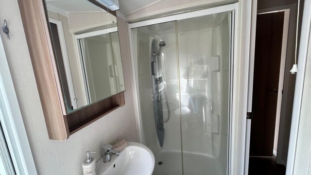 007 Bordeaux exc shower