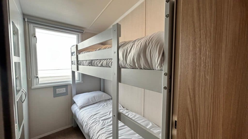 010 Bordeaux Exc bedroom 2