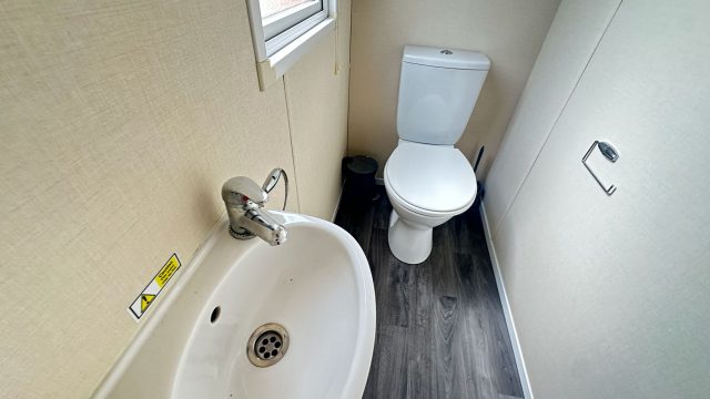 010 Moonstone 2bed toilet