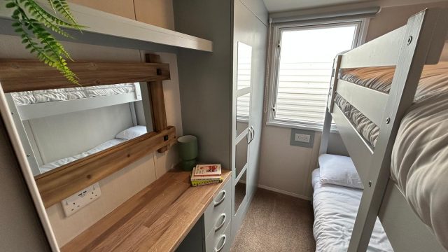 011 Bordeaux exc bunk beds