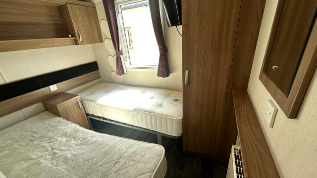 012 Bordeaux 40ft Twin 1