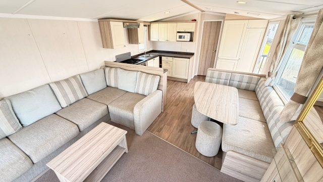 003 burgundy lounge