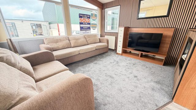 004 Regal lounge