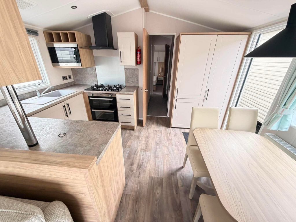 004 Willerby Manor dining