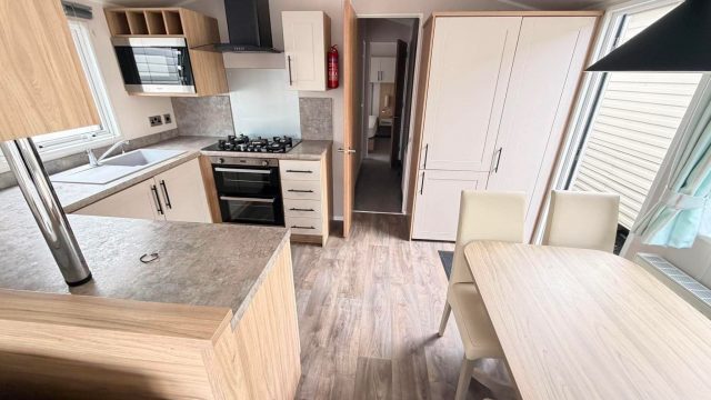 004 Willerby Manor dining