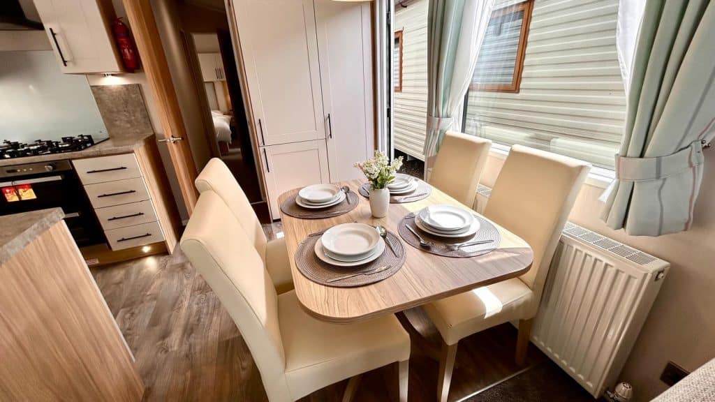 005 Manor dining