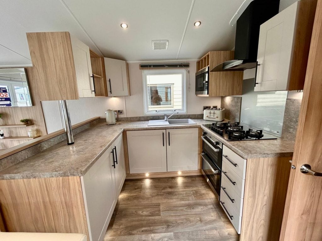 006 Manor kitchen
