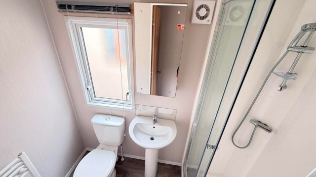 006 Willerby Manor shower