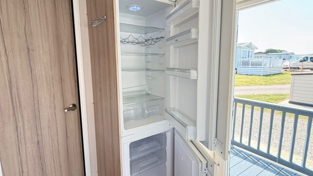 007 burgundy kitchen