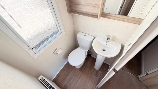 009 Burgundy ensuite toilet
