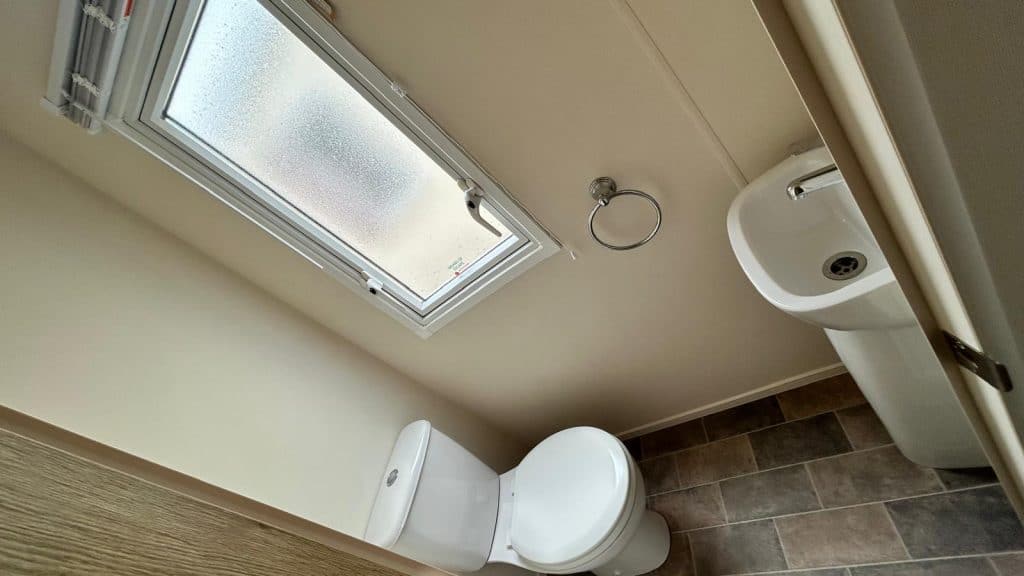 010 new horizon toilet 18