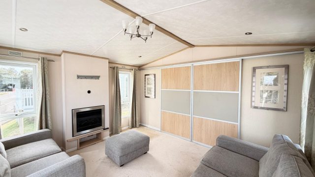 003 Knightsbridge lounge