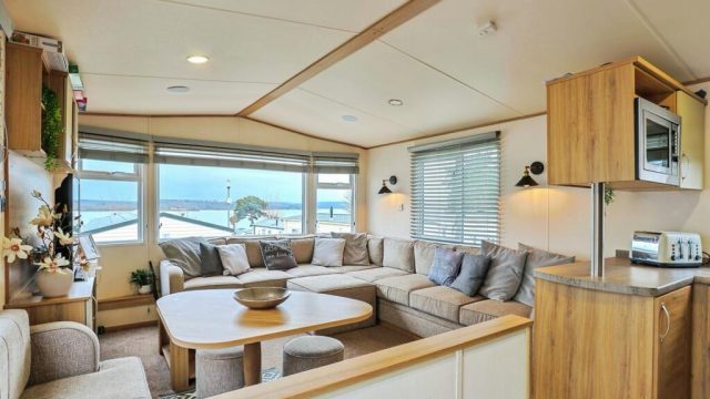 003 Oakley lounge