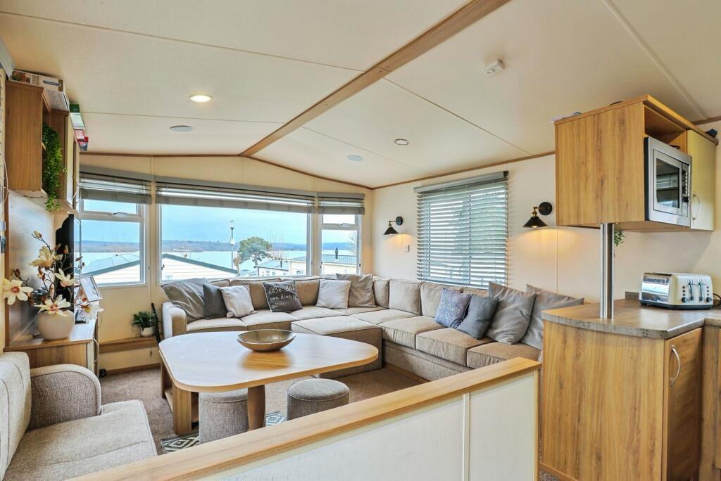 003 Oakley lounge