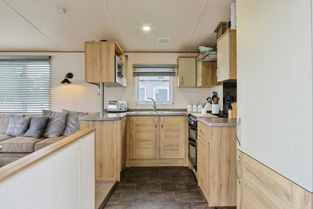 005 Oakley kitchen