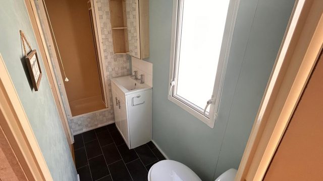 006 Westmorelands Wales Bathroo