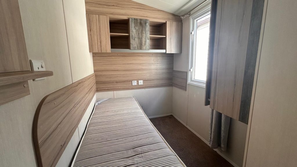 007Surf Shack bedroom 2
