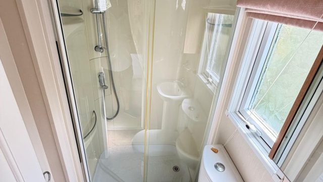 009 knightsbridge shower room