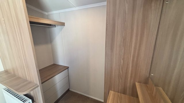 010 Swift Biarrtiz Wardrobe space