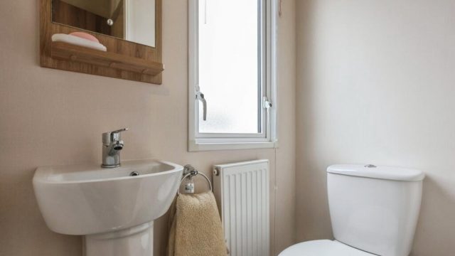 011 Oakely ensuite
