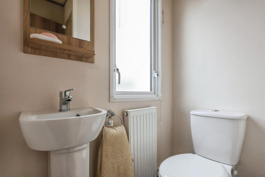 011 Oakely ensuite