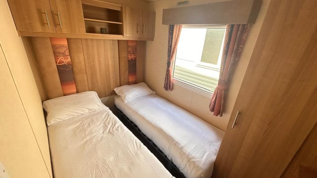 013 ABI Derwent Twin Room