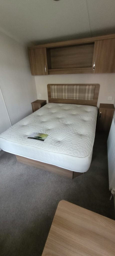006 Bordeaux bedroom marton