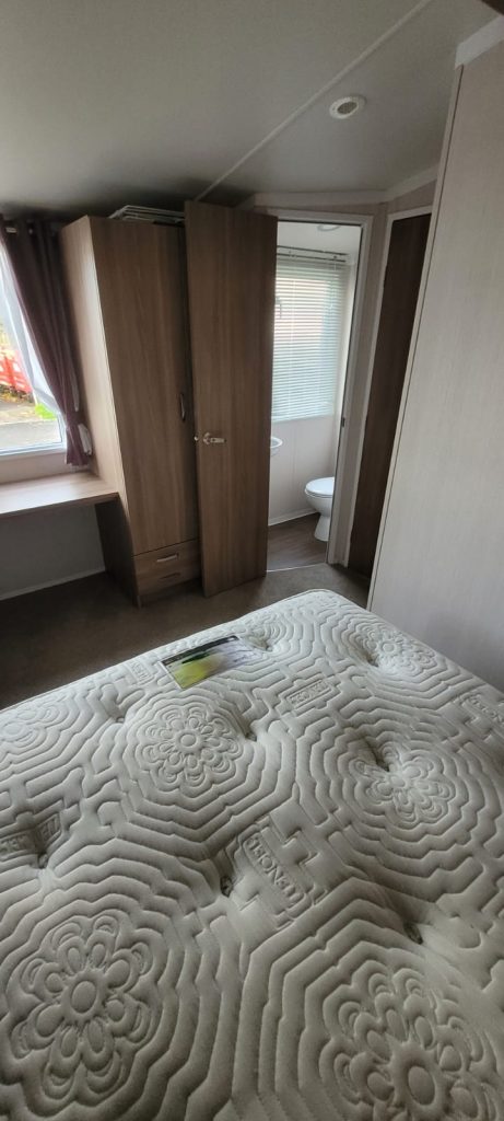 006a Bordeaux double bedroom Marton