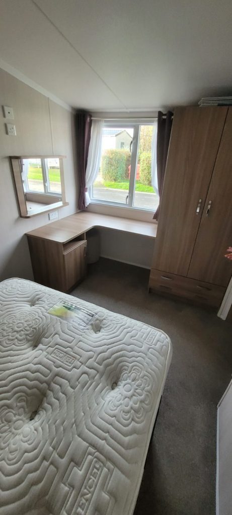 006b bordeaux marton bedroom