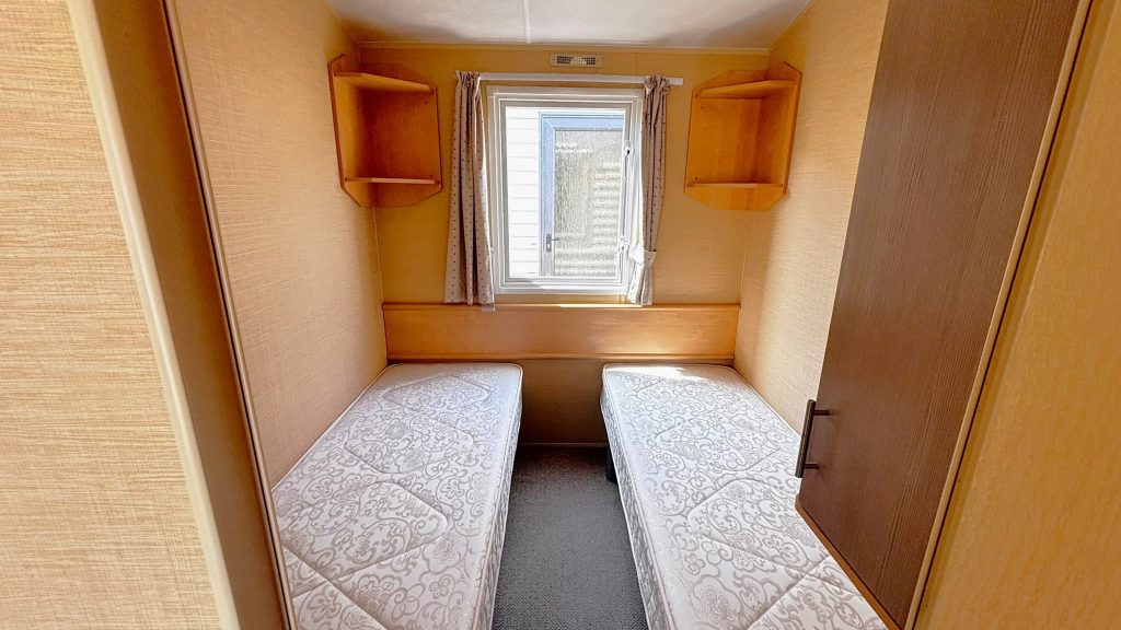 009 Willerby Salsa DG Twin Room1