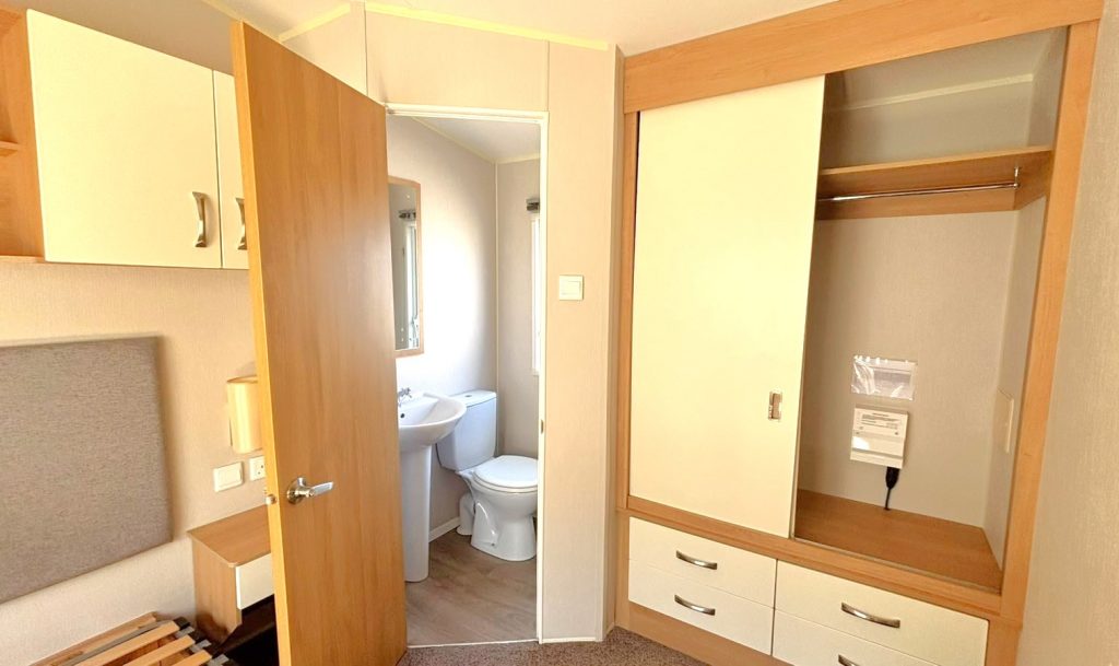 010 Willerby Sierra (Durdledoor) Ensuite Toilet