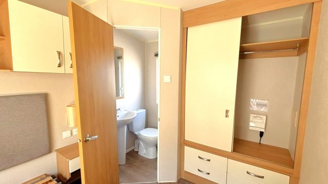 010 Willerby Sierra (Durdledoor) Ensuite Toilet