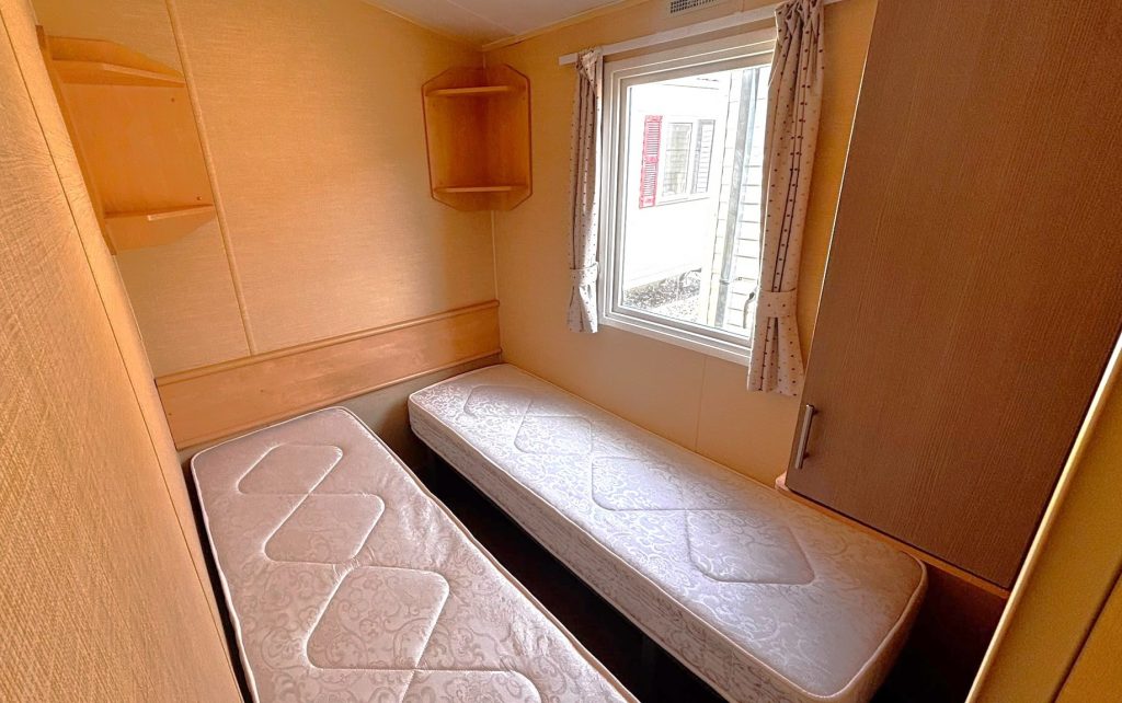 012 Willerby Salsa DG Twin Room2